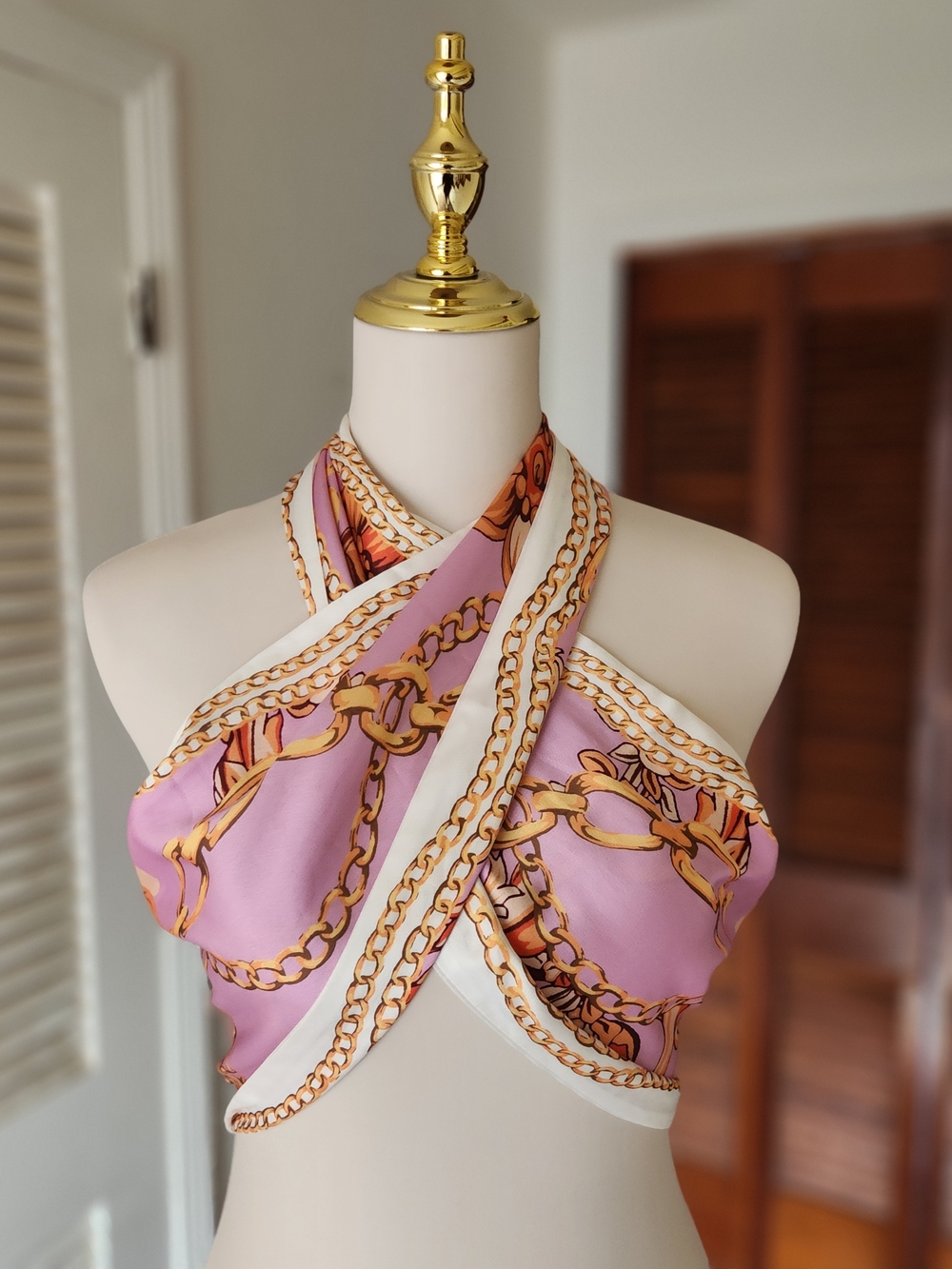 AKIRA Pink & Gold Chain-Print Scarf Top - Picture 2 of 7
